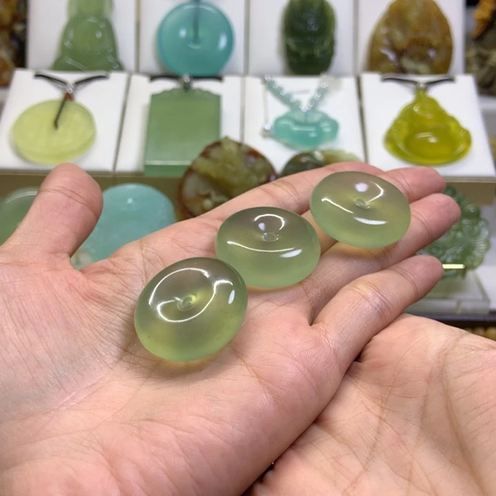 【闪购商品】未镶嵌蛇纹石玉颈饰多样性发货发其一
