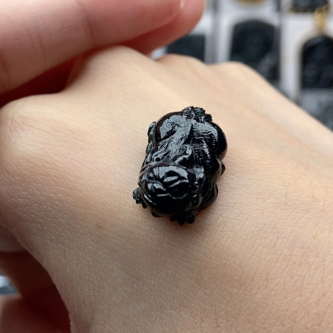 颈饰未镶嵌翡翠貔貅