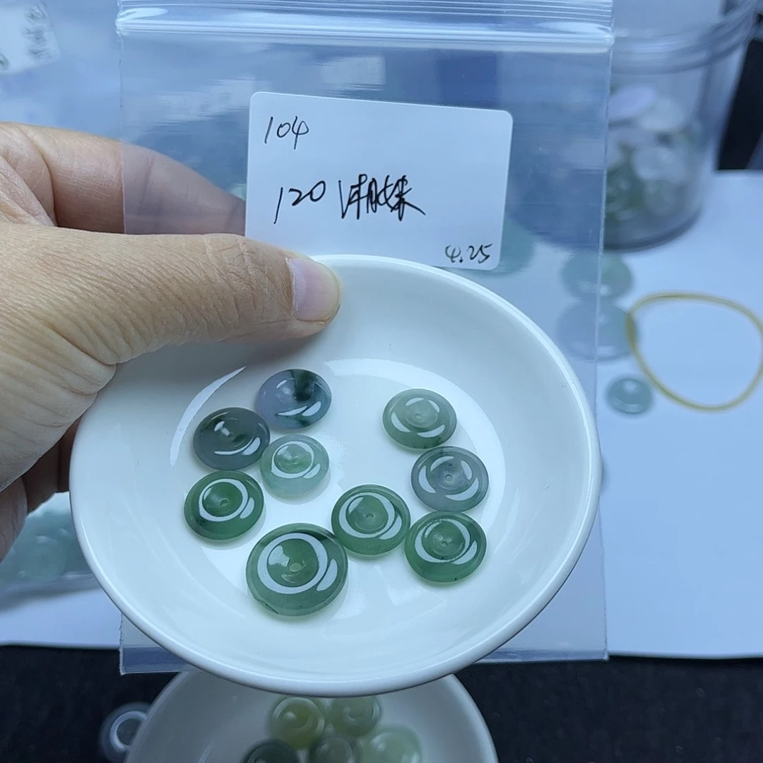 翡翠未镶嵌颈饰湘*子不