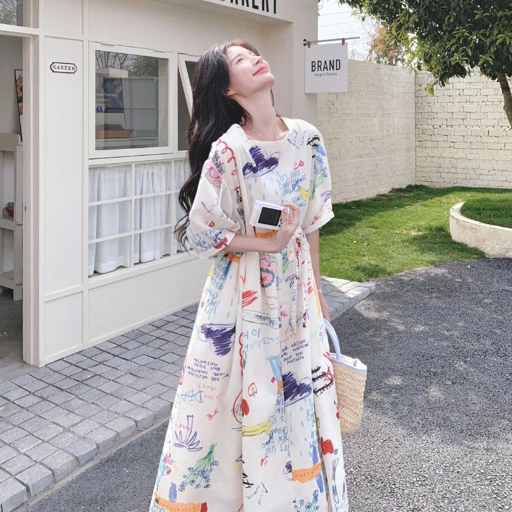 白色涂鸦印花连衣裙女中长款2025夏新款法式高腰显瘦设计感碎花裙