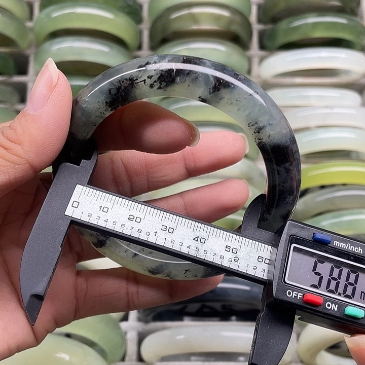 蛇纹石玉未镶嵌手镯259