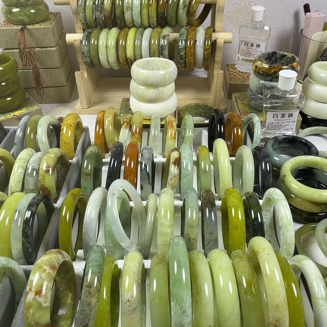 点***点蛇纹石玉未镶嵌手镯