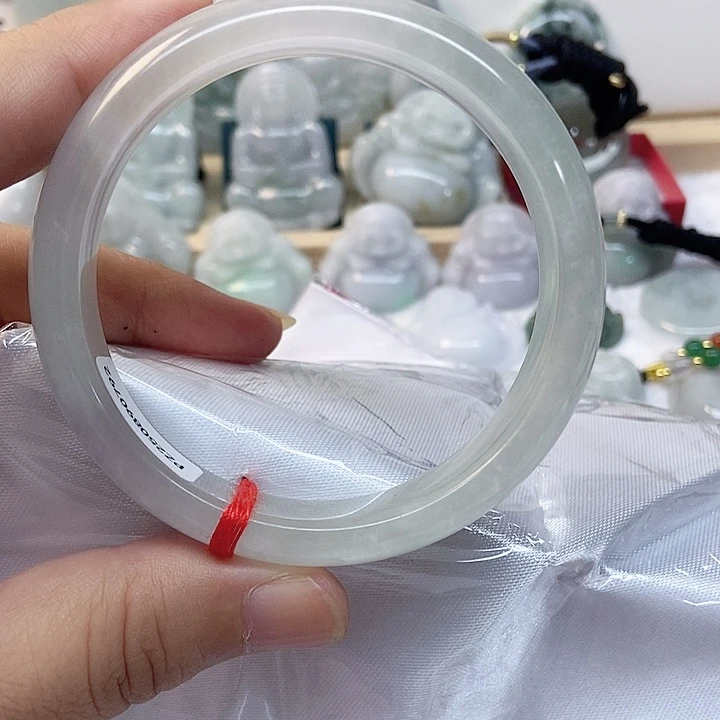 翡翠未镶嵌颈饰镯子