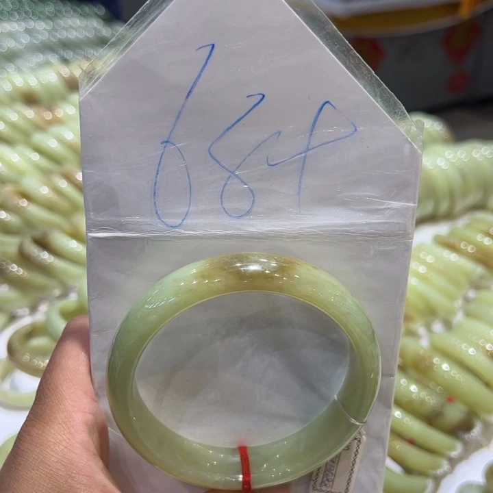 胡***售和田玉未镶嵌手镯