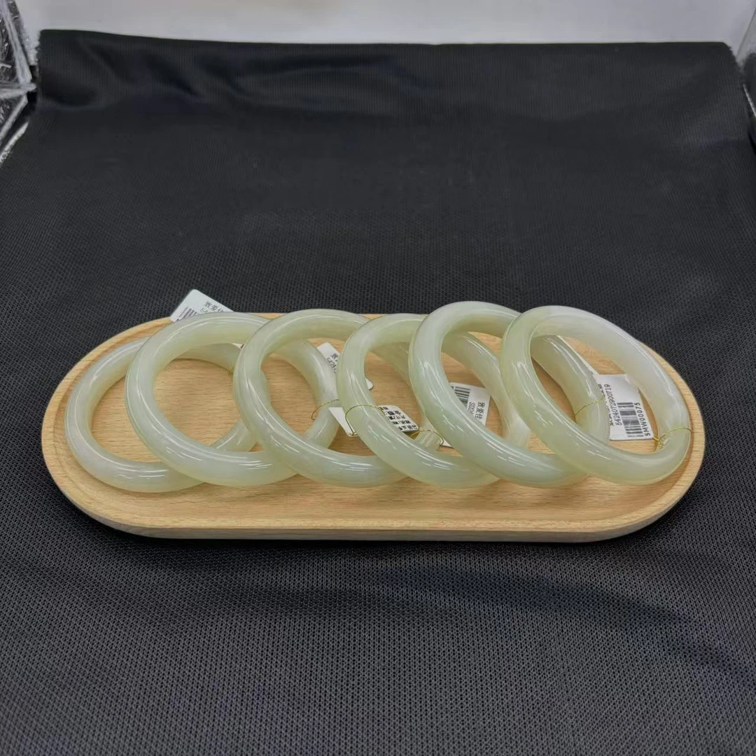 天然和田玉手镯精美时尚气质有瑕款多样性发货其一18