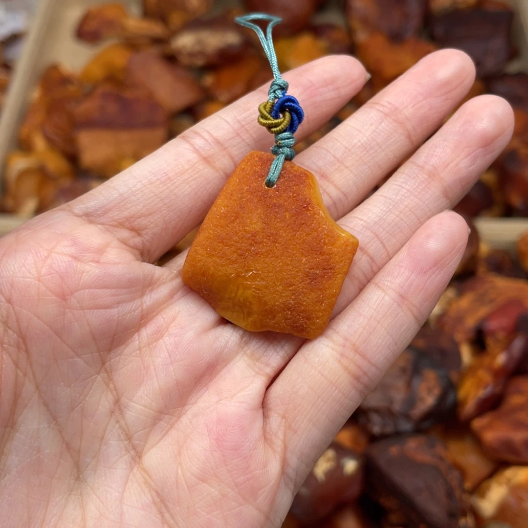 未镶嵌琥珀珠宝奇石