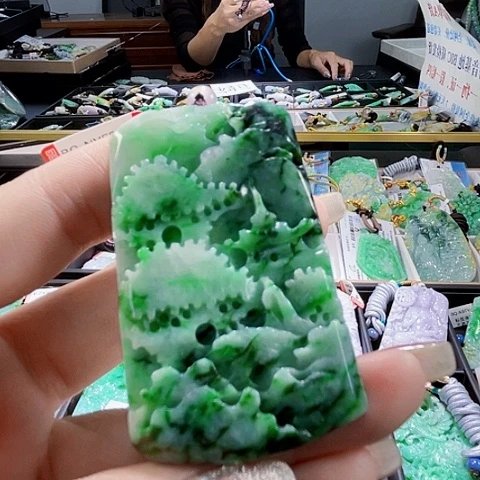 颈饰未镶嵌翡翠一个
