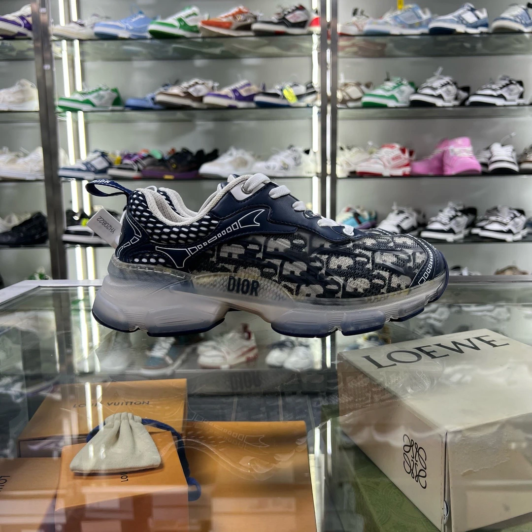 99新 LouisVuitton/路易威登 VIBE 老花低帮休闲鞋 37码 YH20821