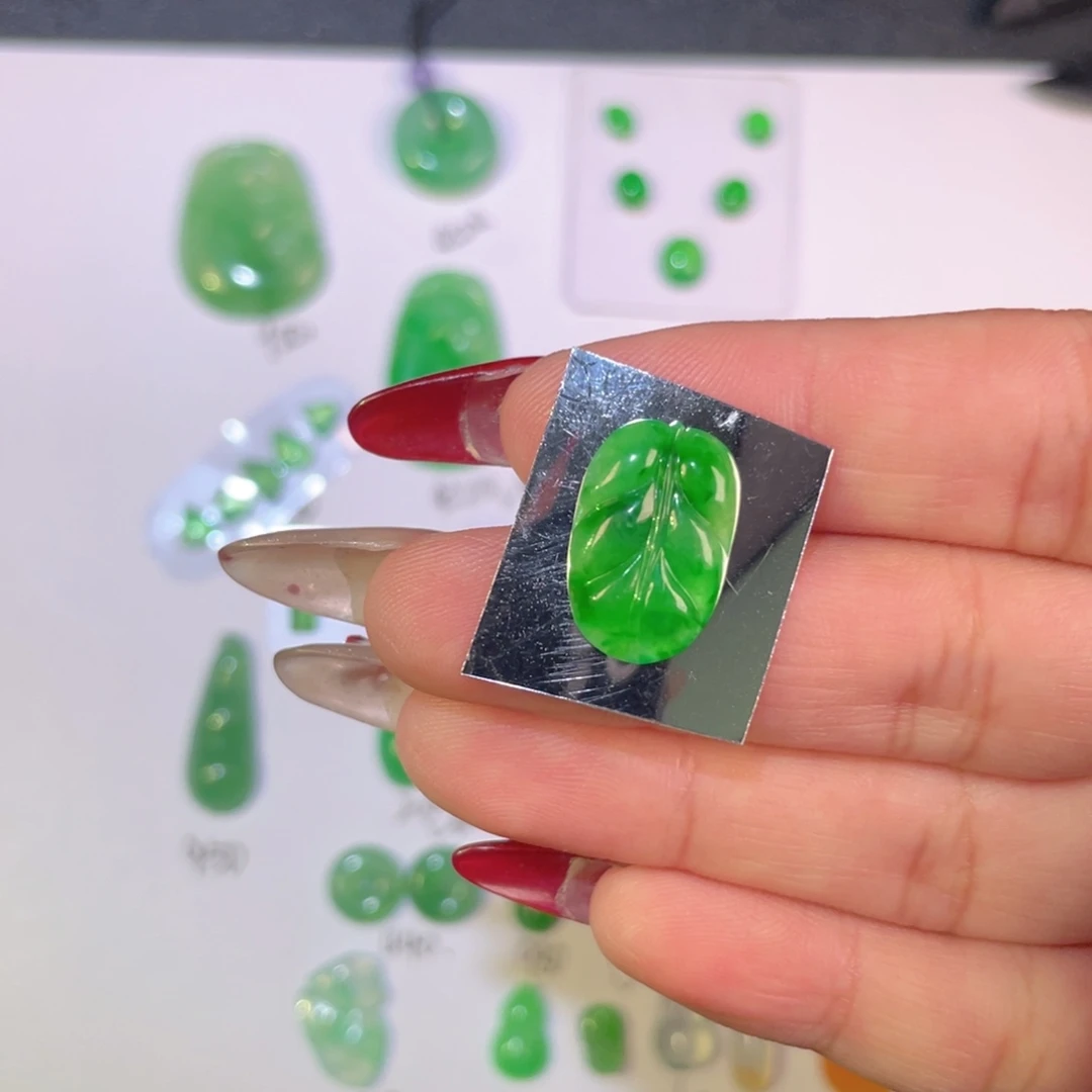 翡翠未镶嵌颈饰裸石