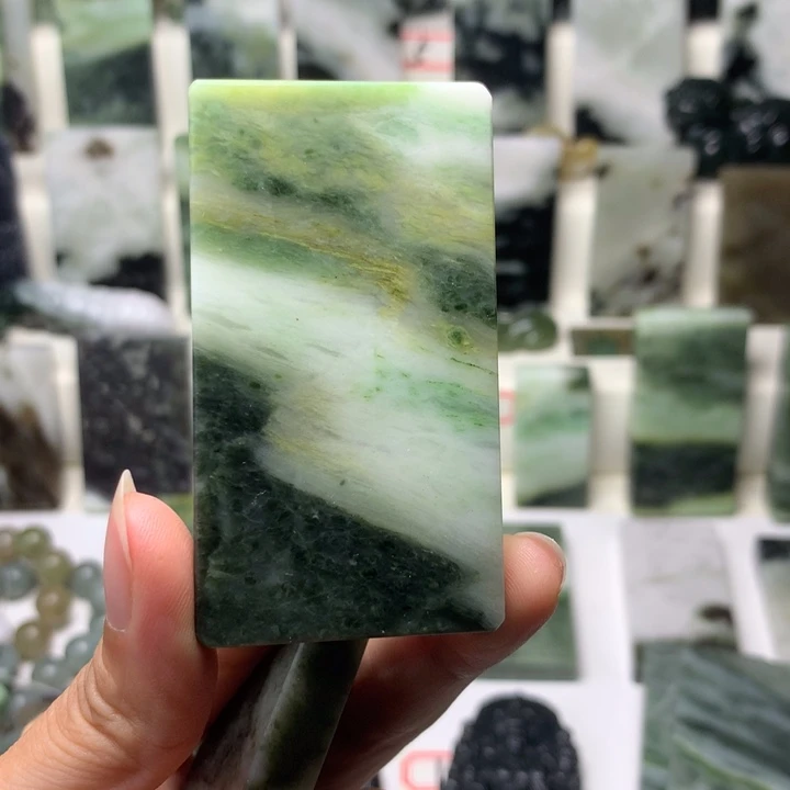 L***n独山玉未镶嵌颈饰