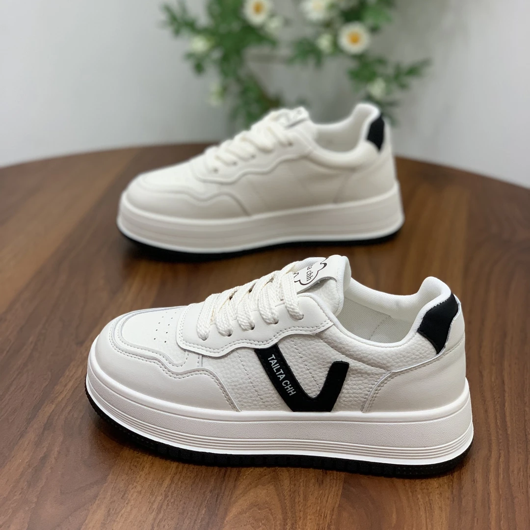 小众拼色休闲板鞋女2025年春季新款百搭轻便厚底学院风超火小白鞋