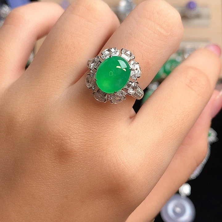 18K金镶嵌挂件翡翠