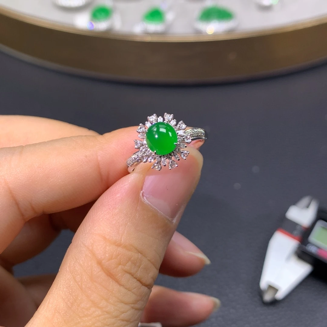 翡翠戒指18K金镶嵌翡翠