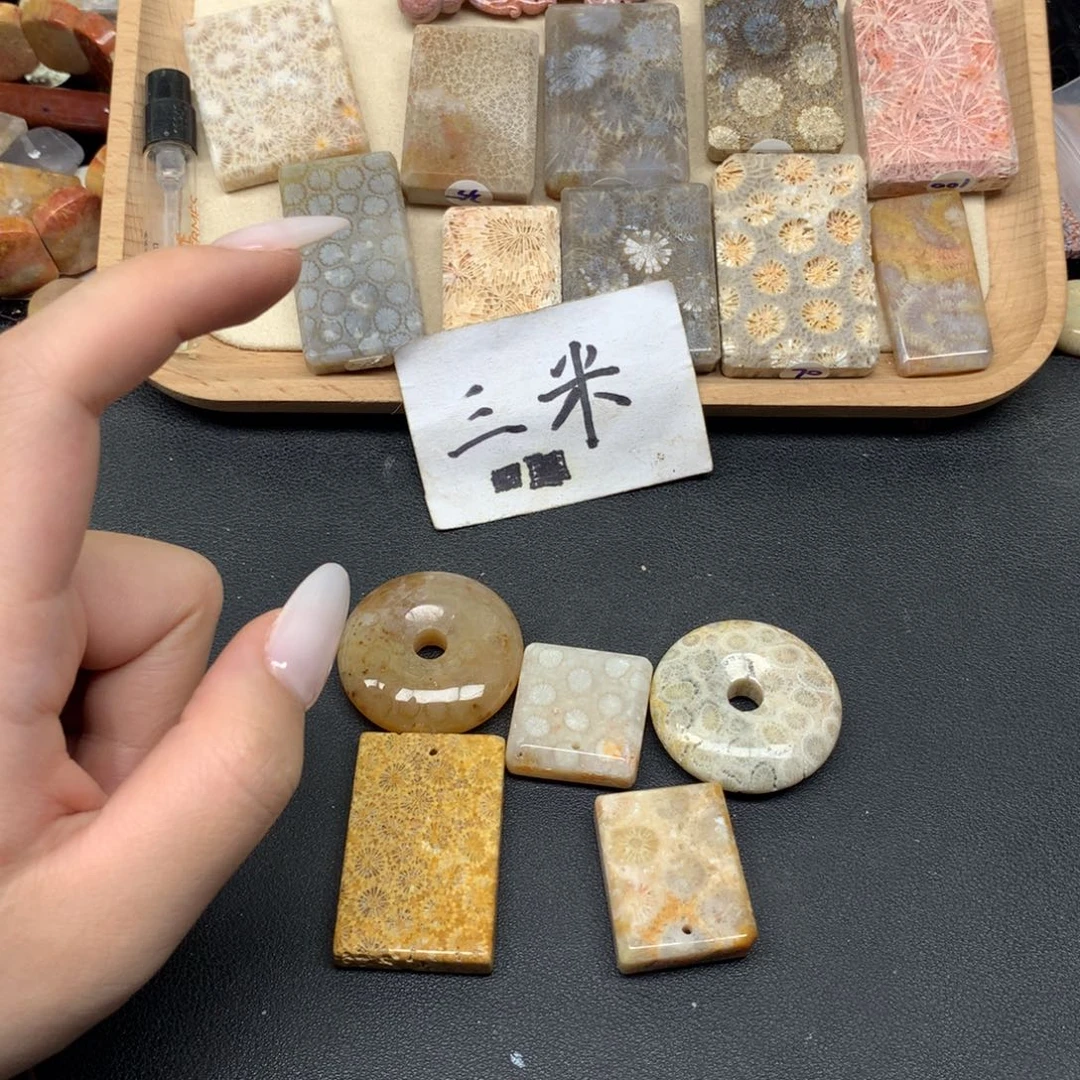 1***a硅化珊瑚（珊瑚玉）未镶嵌颈饰