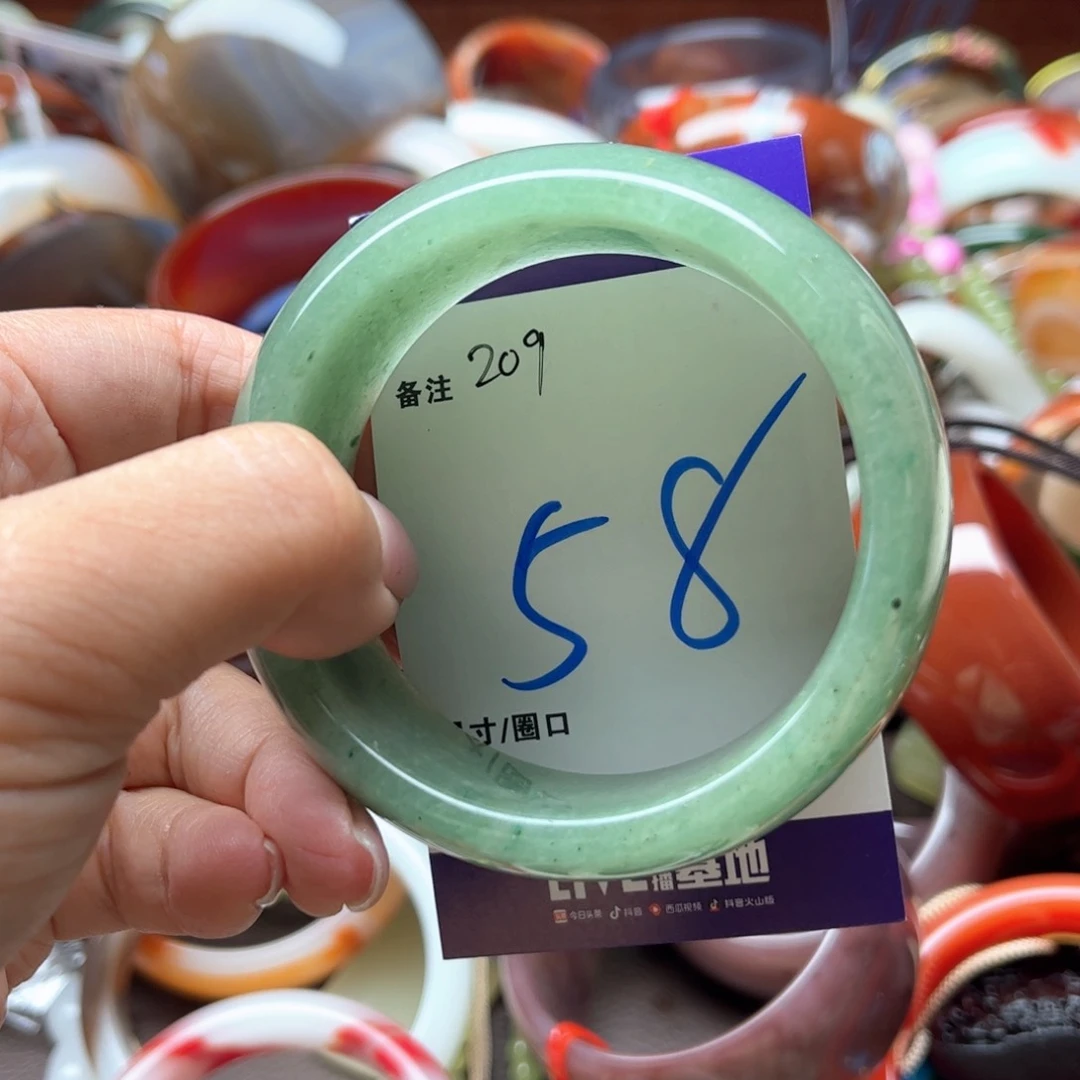 石英质玉手镯未镶嵌