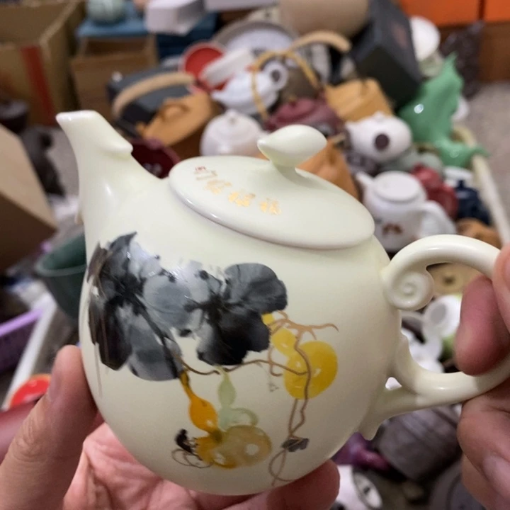 陶瓷艺术品及陶瓷壶壶