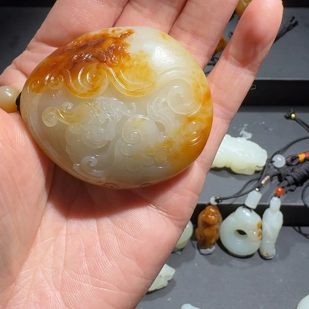 用***5和田玉未镶嵌颈饰