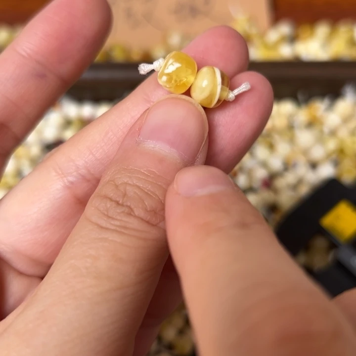 蜜蜡未镶嵌裸石8mm一对