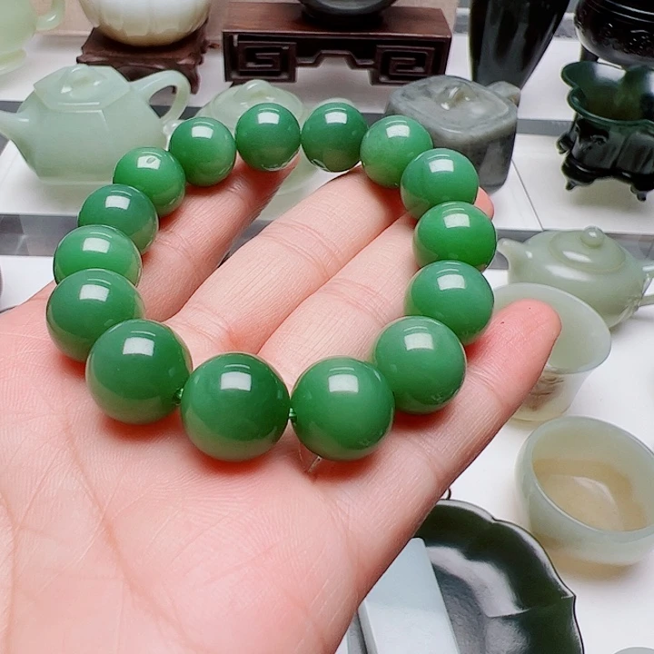 孙***哥未镶嵌和田玉（碧玉）挂件