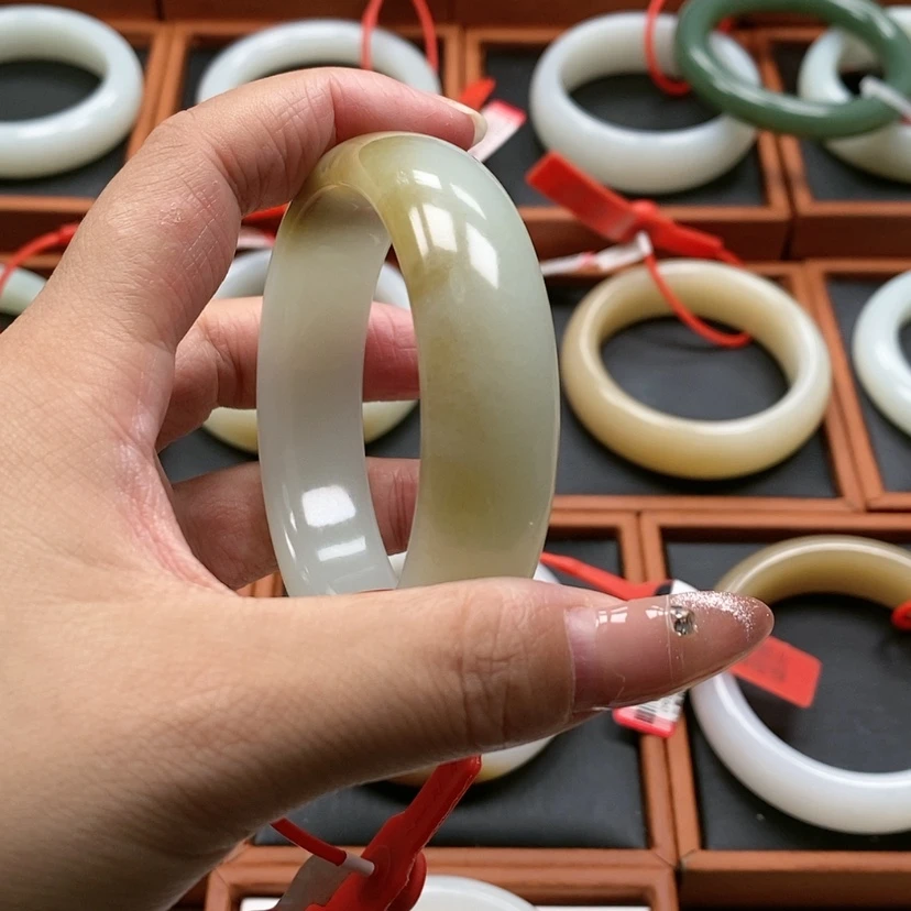 【闪购商品】未镶嵌手镯和田玉