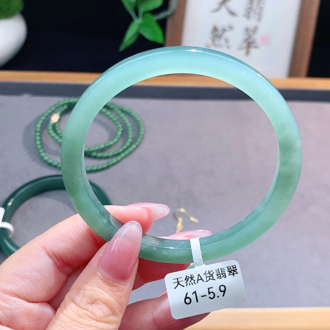 翡翠手镯（圆镯）未镶嵌