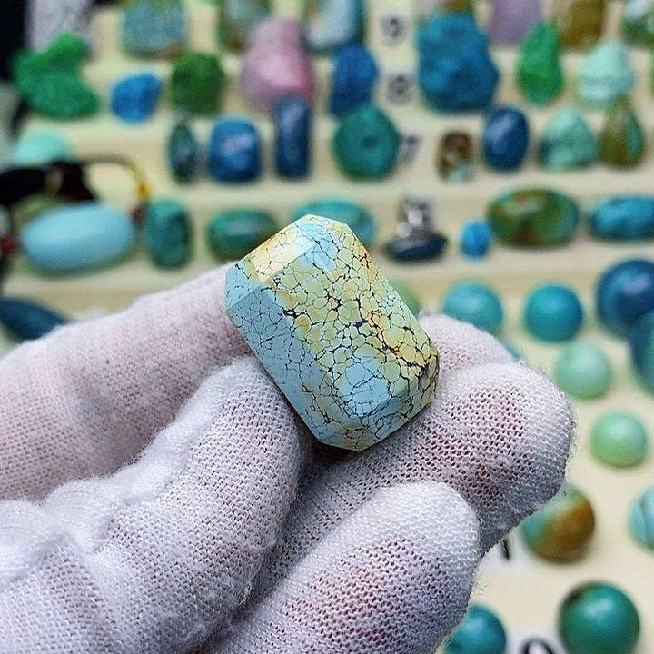 绿松石配饰未镶嵌