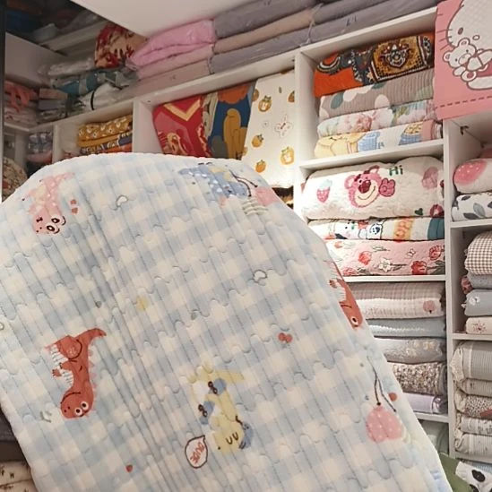 牛奶绒蓝色底恐龙宝宝床盖