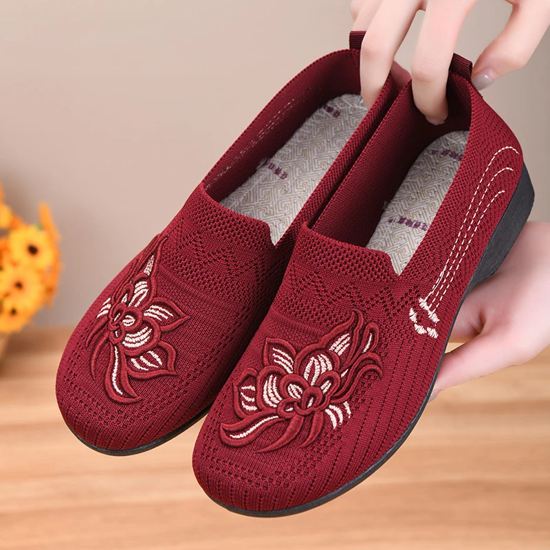 春季新款老北京布鞋女一脚蹬单鞋透气轻便妈妈鞋软底舒适绣花布鞋