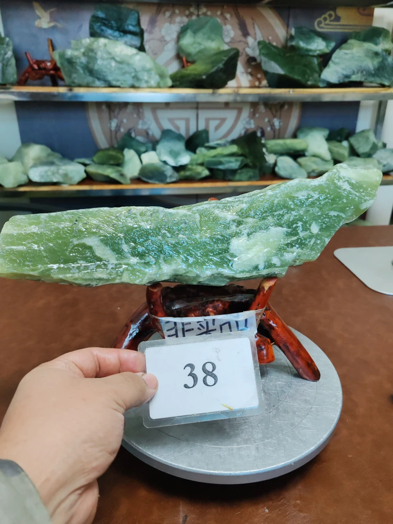 天然岫玉精品原石38