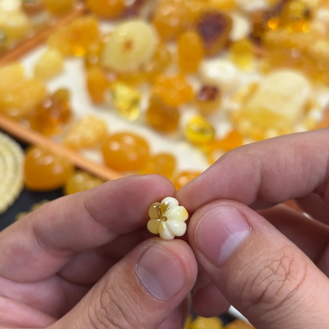 蜜蜡未镶嵌裸石花钱