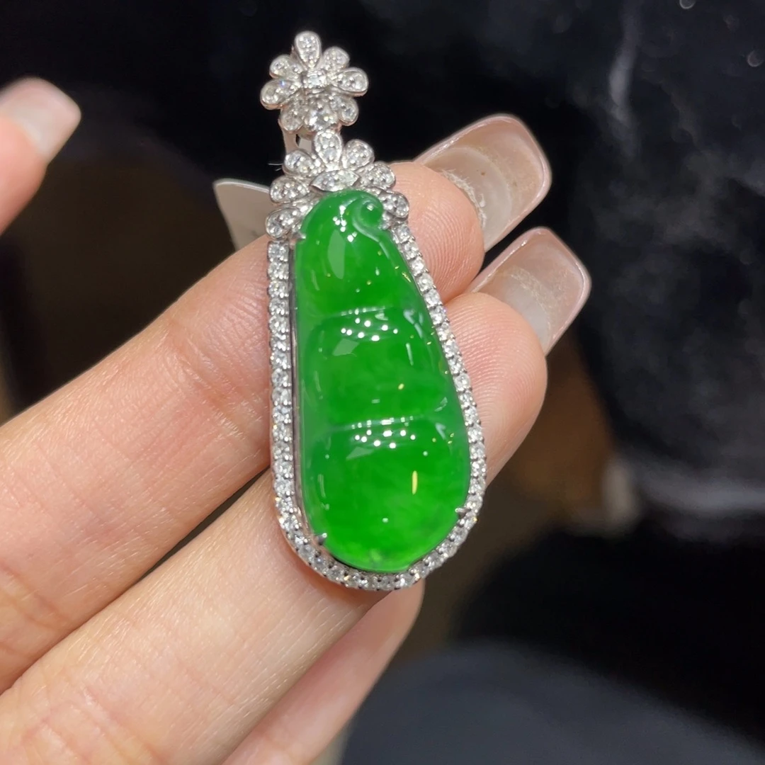 翡翠颈饰18K金镶嵌天然缅甸翡翠