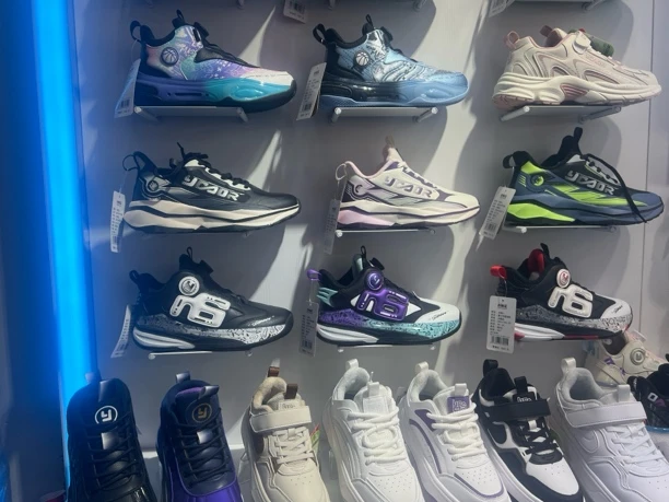 青少年大童运动鞋