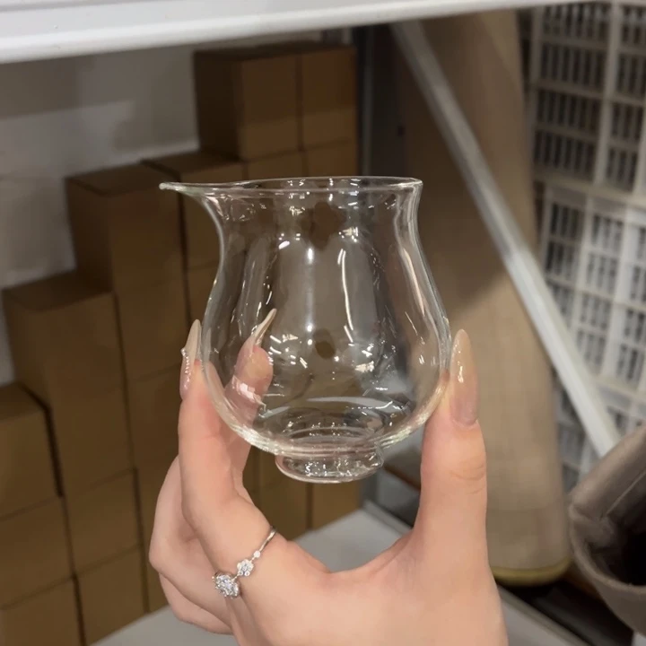 公杯。