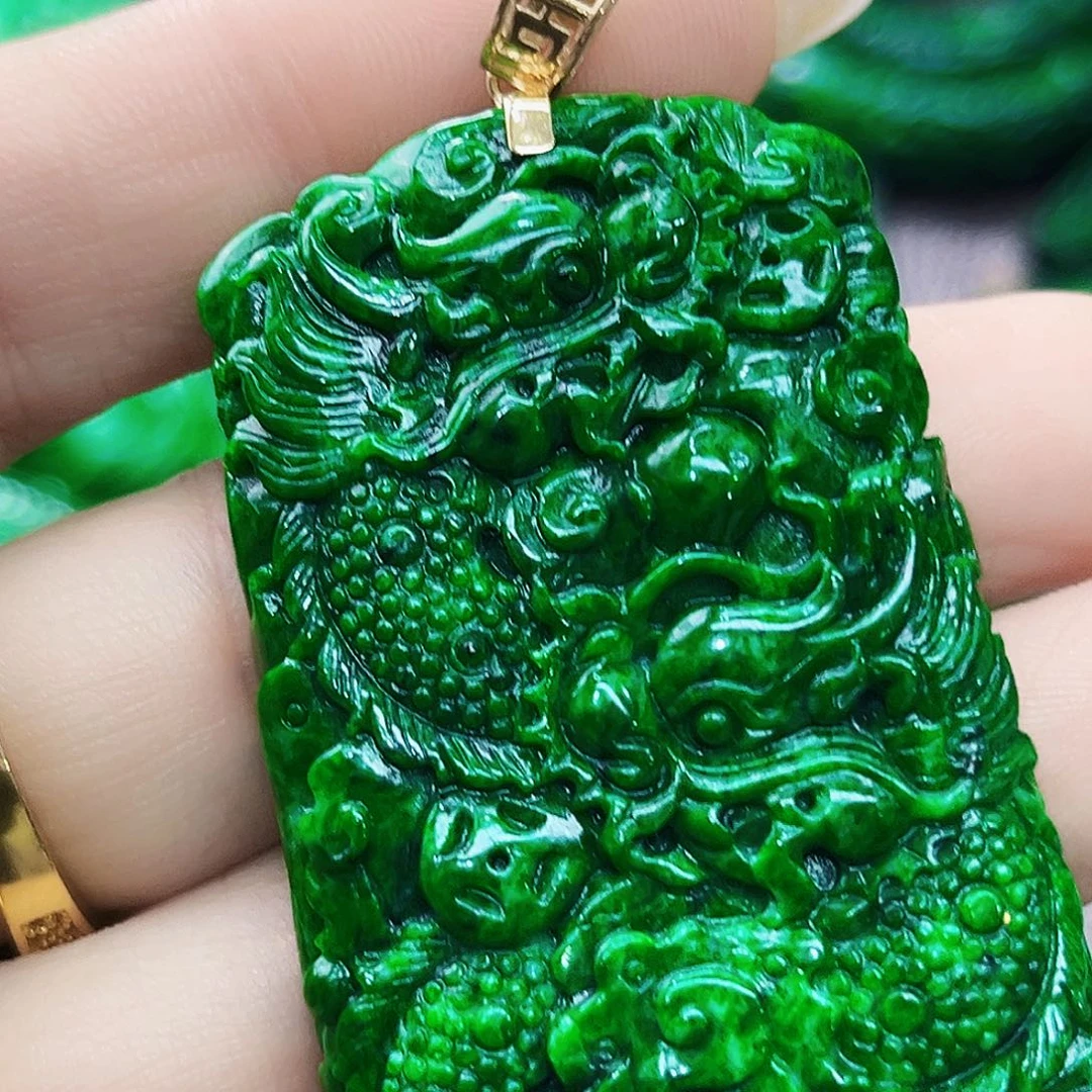 颈饰18K金镶嵌翡翠