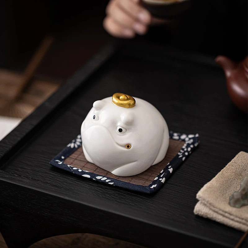 创意呆萌白瓷金蟾茶宠摆件招财吉祥物居家茶桌桌面茶玩装饰摆设