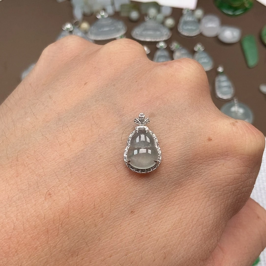 翡翠18K金镶嵌吊坠(不含链)葫芦
