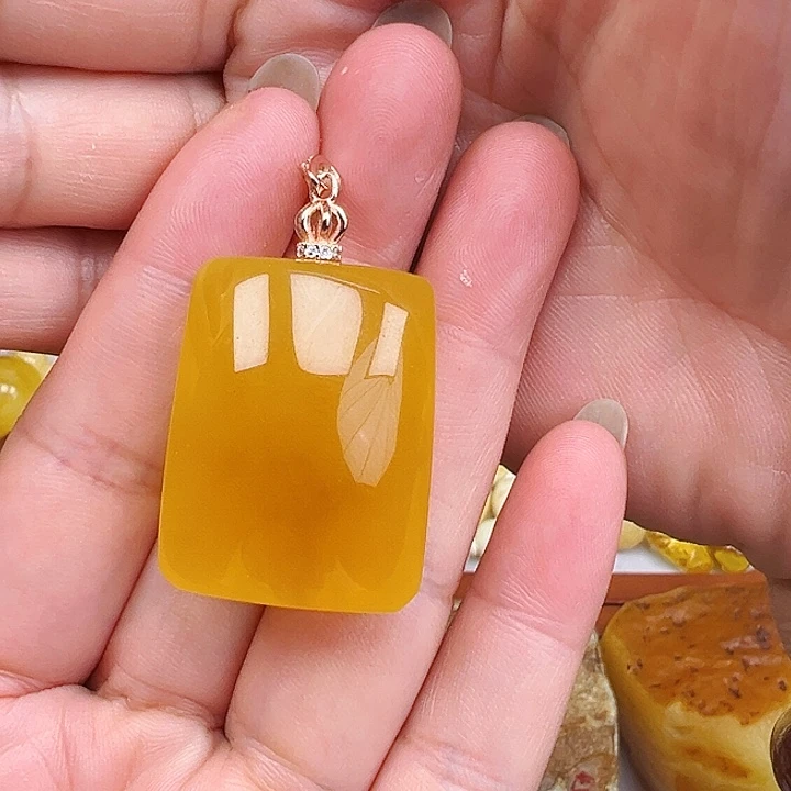 裸石琥珀未镶嵌鸡油黄蜜蜡小方牌