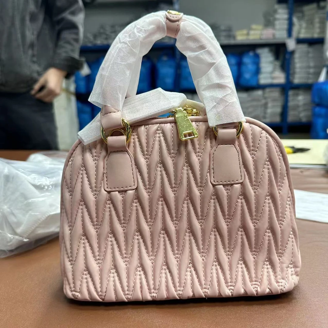 【小裴dy8025】粉色通勤风防盗斜挎包波士顿褶皱斜跨肩包单肩戴妃包