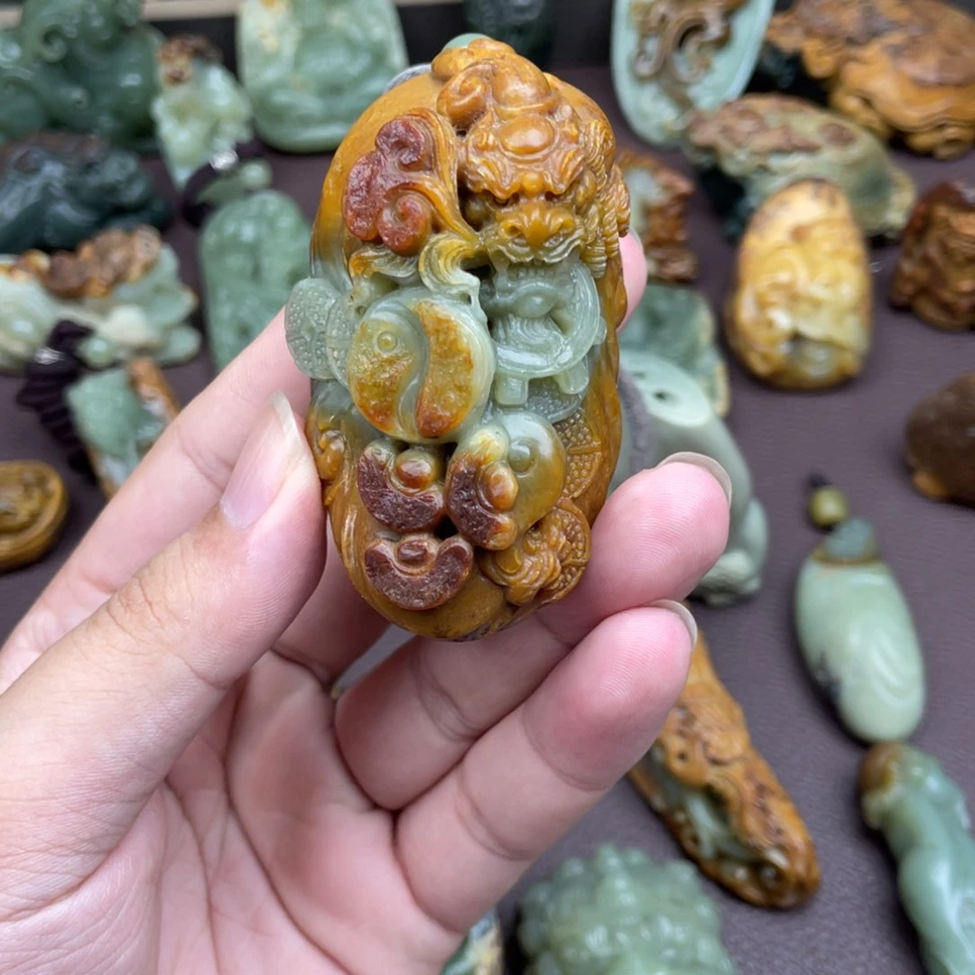 未镶嵌岫岩河磨玉（透闪石质玉）把件健****乐