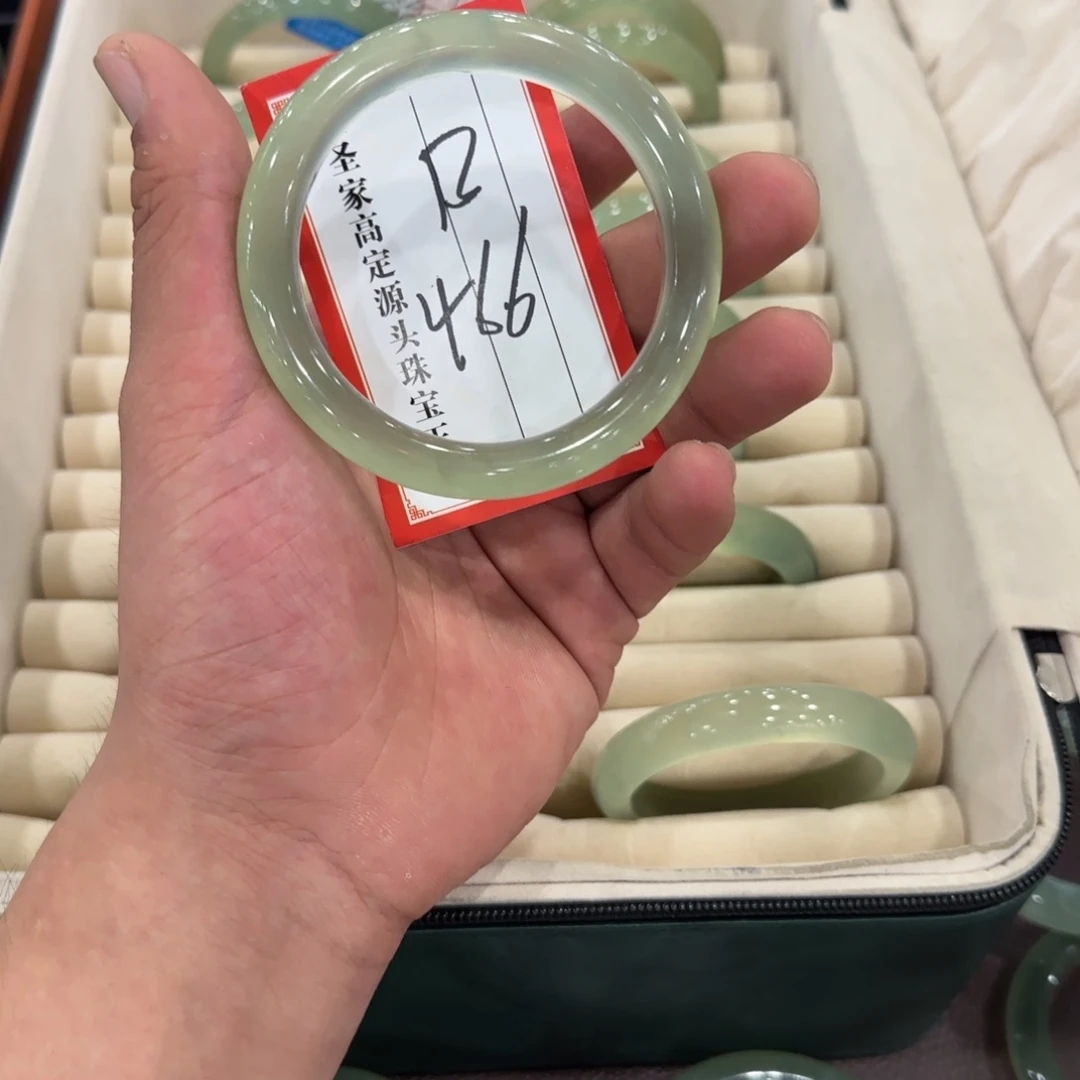 雯***，未镶嵌蛇纹石玉手镯