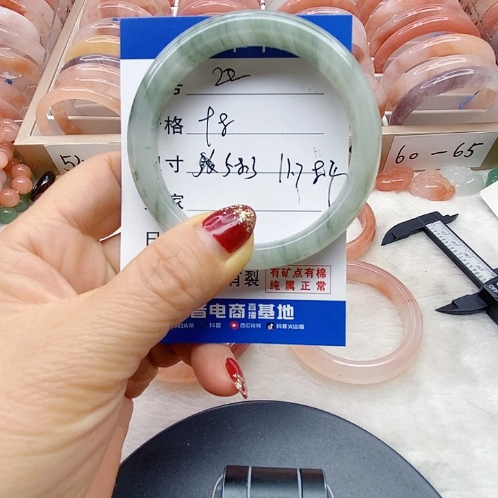 石英质玉未镶嵌手镯