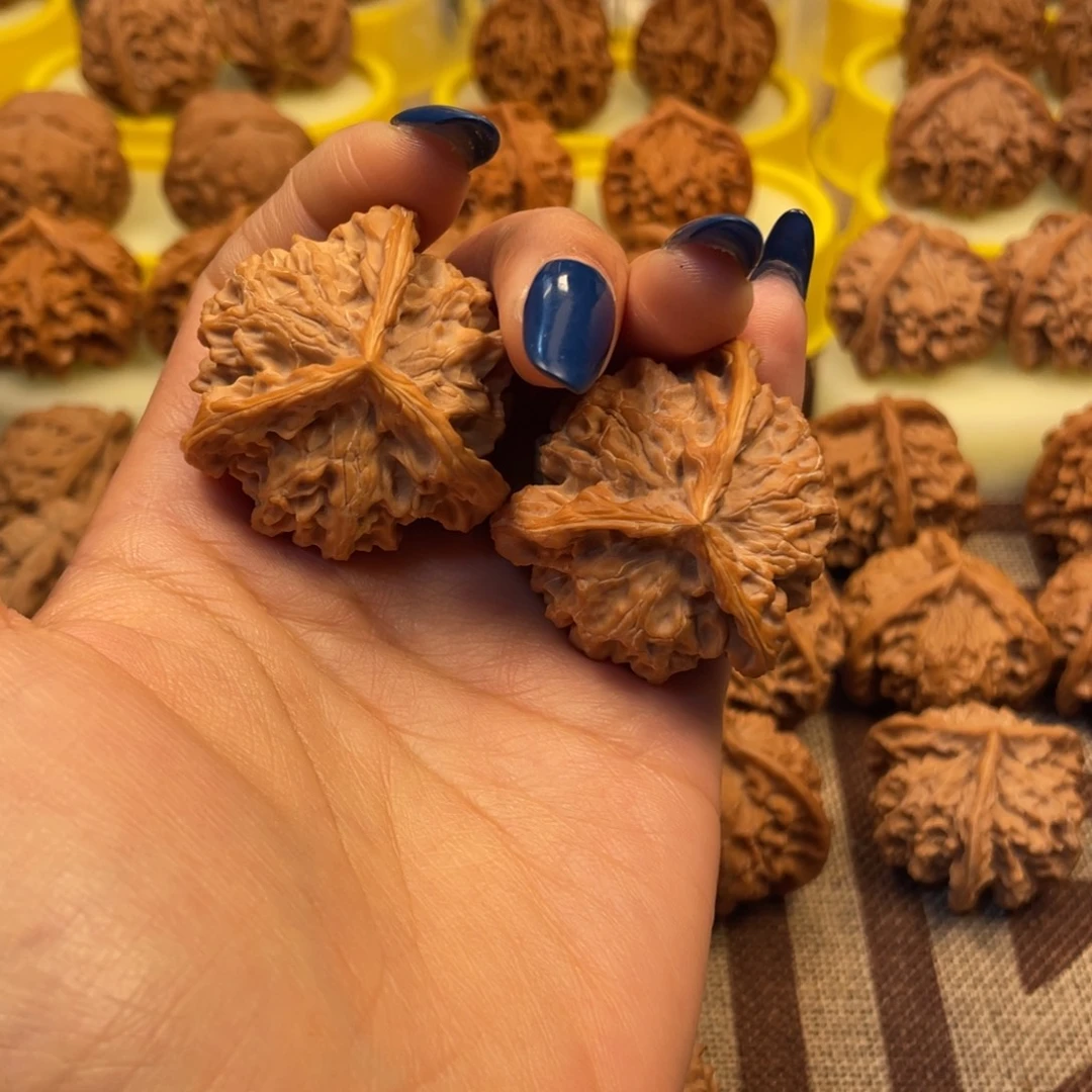 文玩核桃吊坠盘山三棱