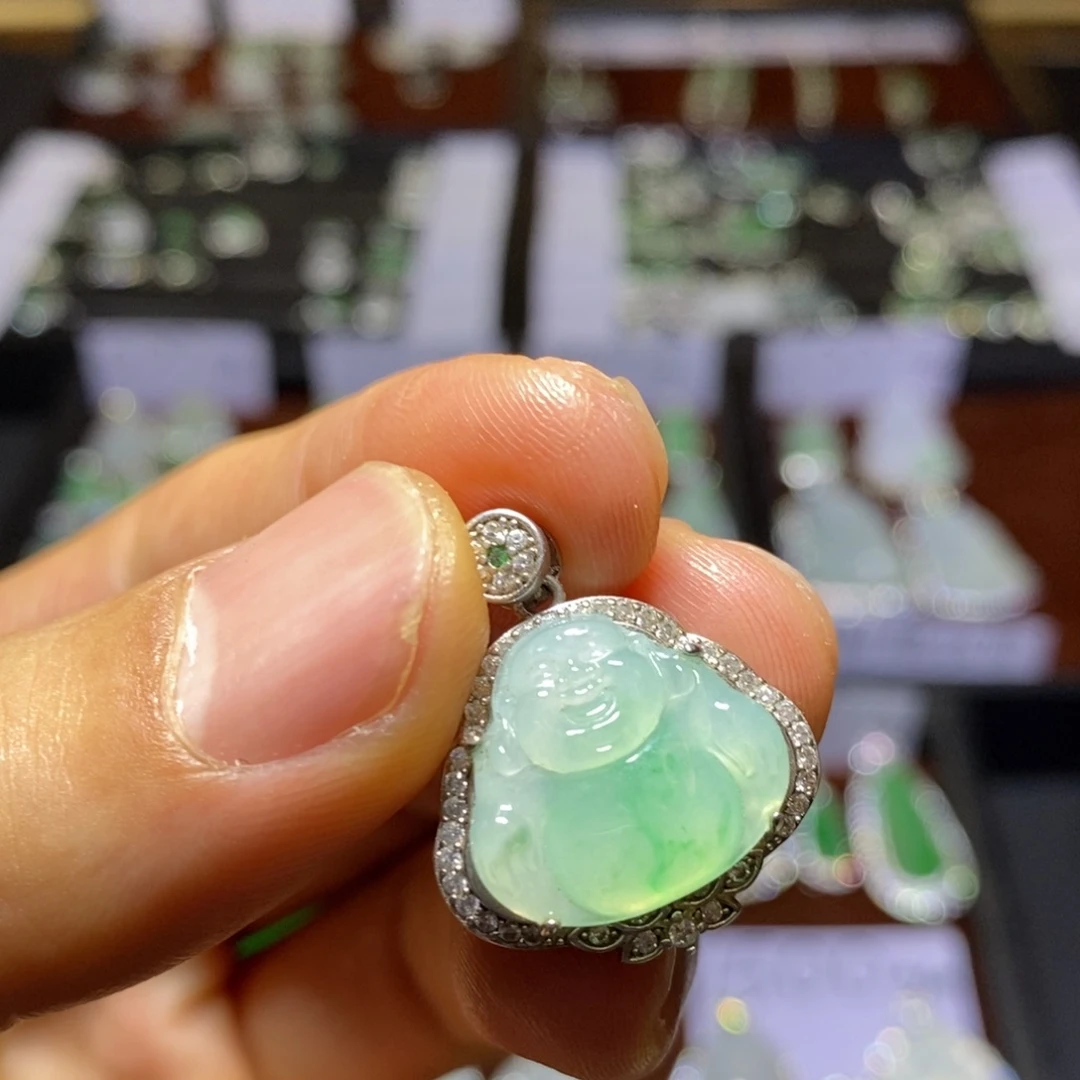 翡翠银S925镶嵌颈饰水润小绿佛