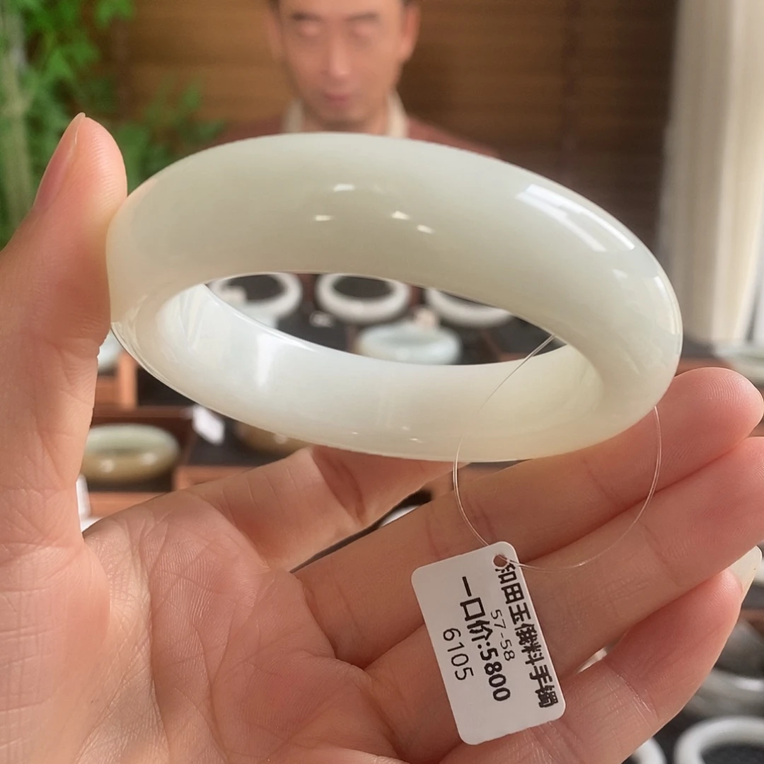 未镶嵌手镯和田玉6105