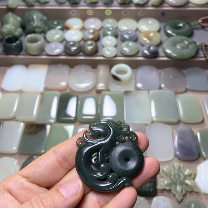 和田玉颈饰未镶嵌