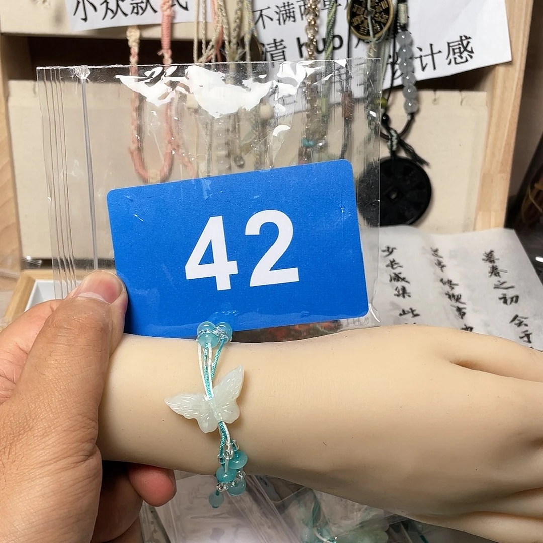 蛇纹石玉颈饰合金