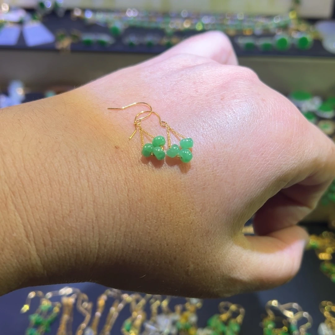 颈饰18K金镶嵌翡翠耳钩