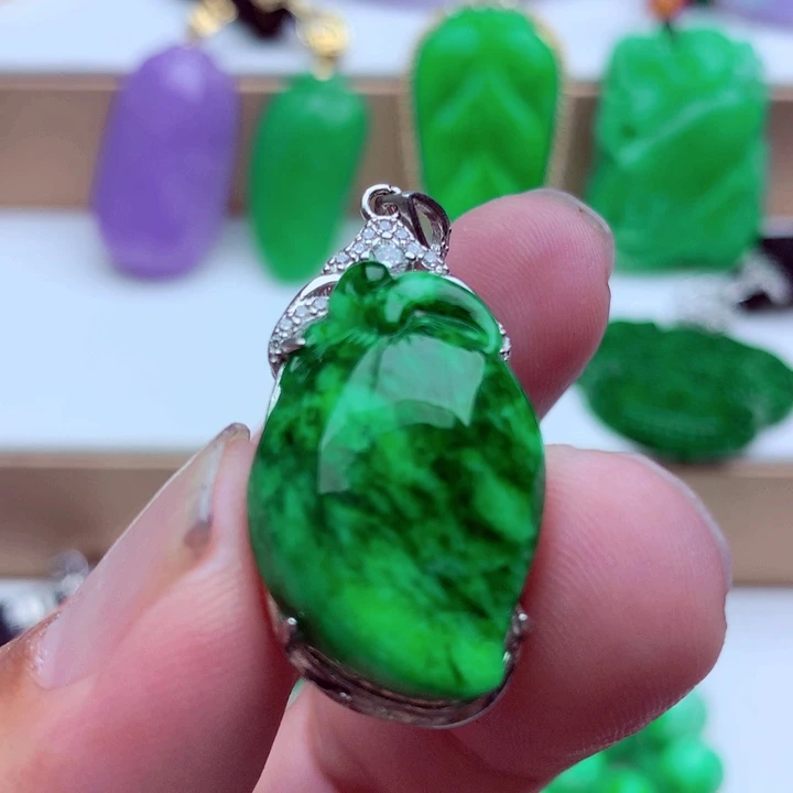 翡翠未镶嵌吊坠(不含链)