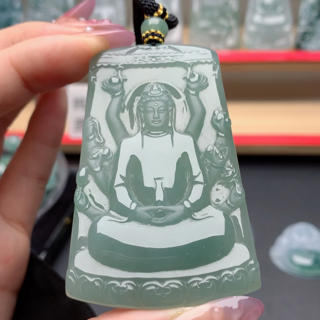 翡翠未镶嵌颈饰千手观音