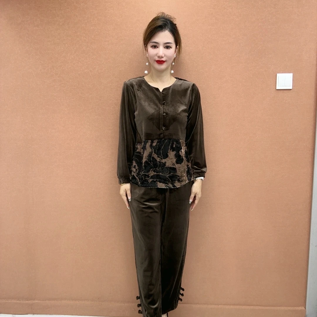 秋季新款中老年女装套装金丝绒减龄洋气气质宽松大码妈妈装两件套